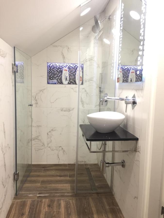 Chung cư 100 m² 1 phòng ngủ, 1 phòng tắm riêng ở Zemun Beograd Ngoại thất bức ảnh