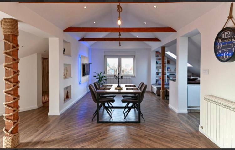 Chung cư 100 m² 1 phòng ngủ, 1 phòng tắm riêng ở Zemun Beograd Ngoại thất bức ảnh
