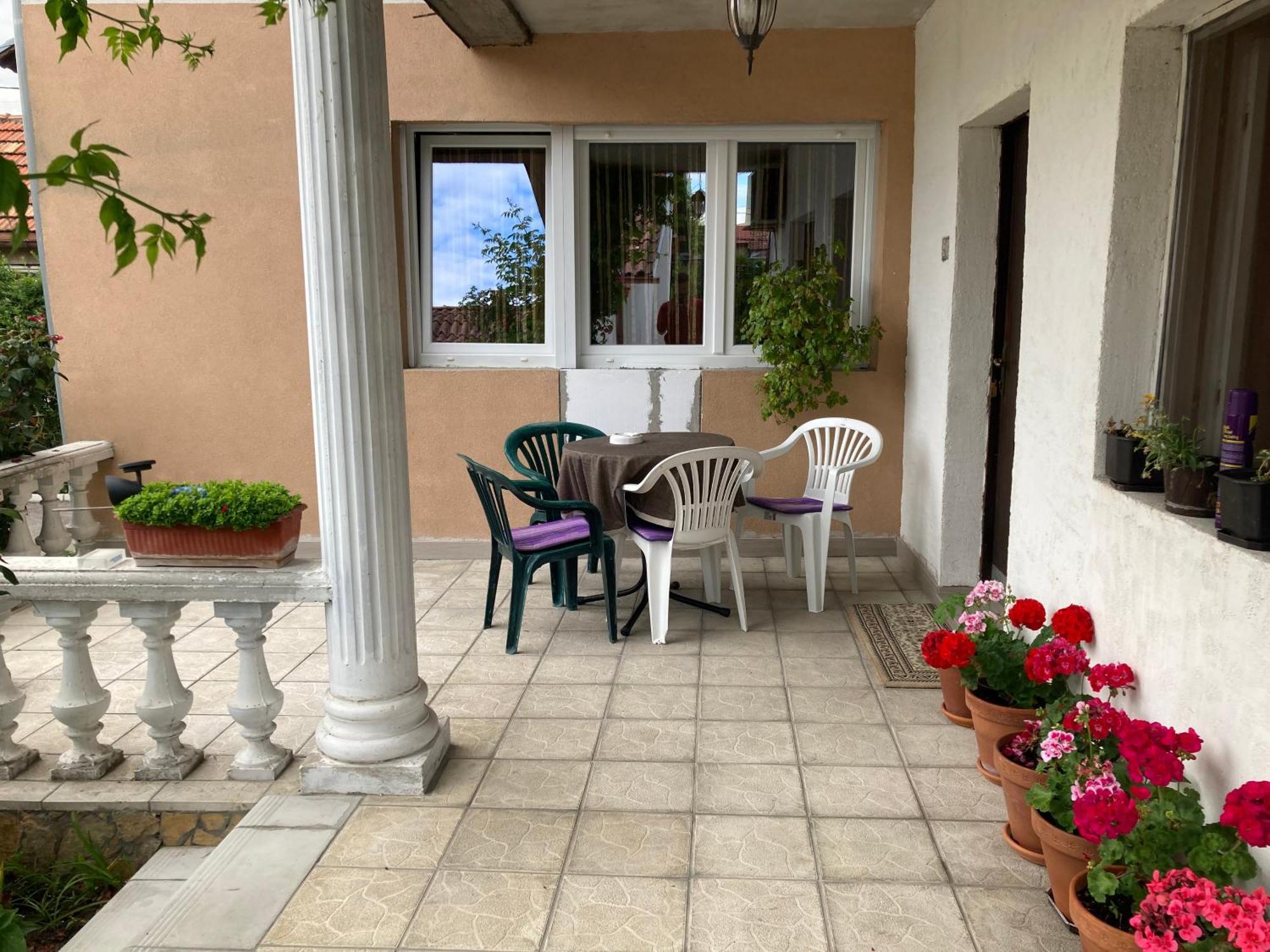 Chung cư 100 m² 1 phòng ngủ, 1 phòng tắm riêng ở Zemun Beograd Ngoại thất bức ảnh